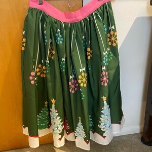 Oblong Box Shop Christmas Tree skirt